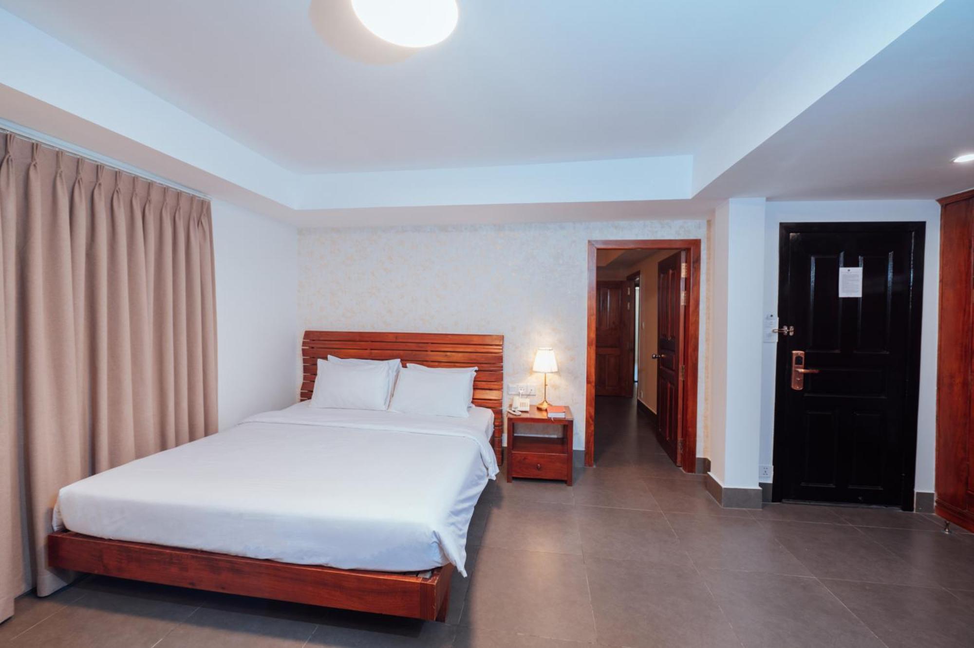 แคมโบเดียนคันทรีคลับ Hotel พนมเปญ ภายนอก รูปภาพ