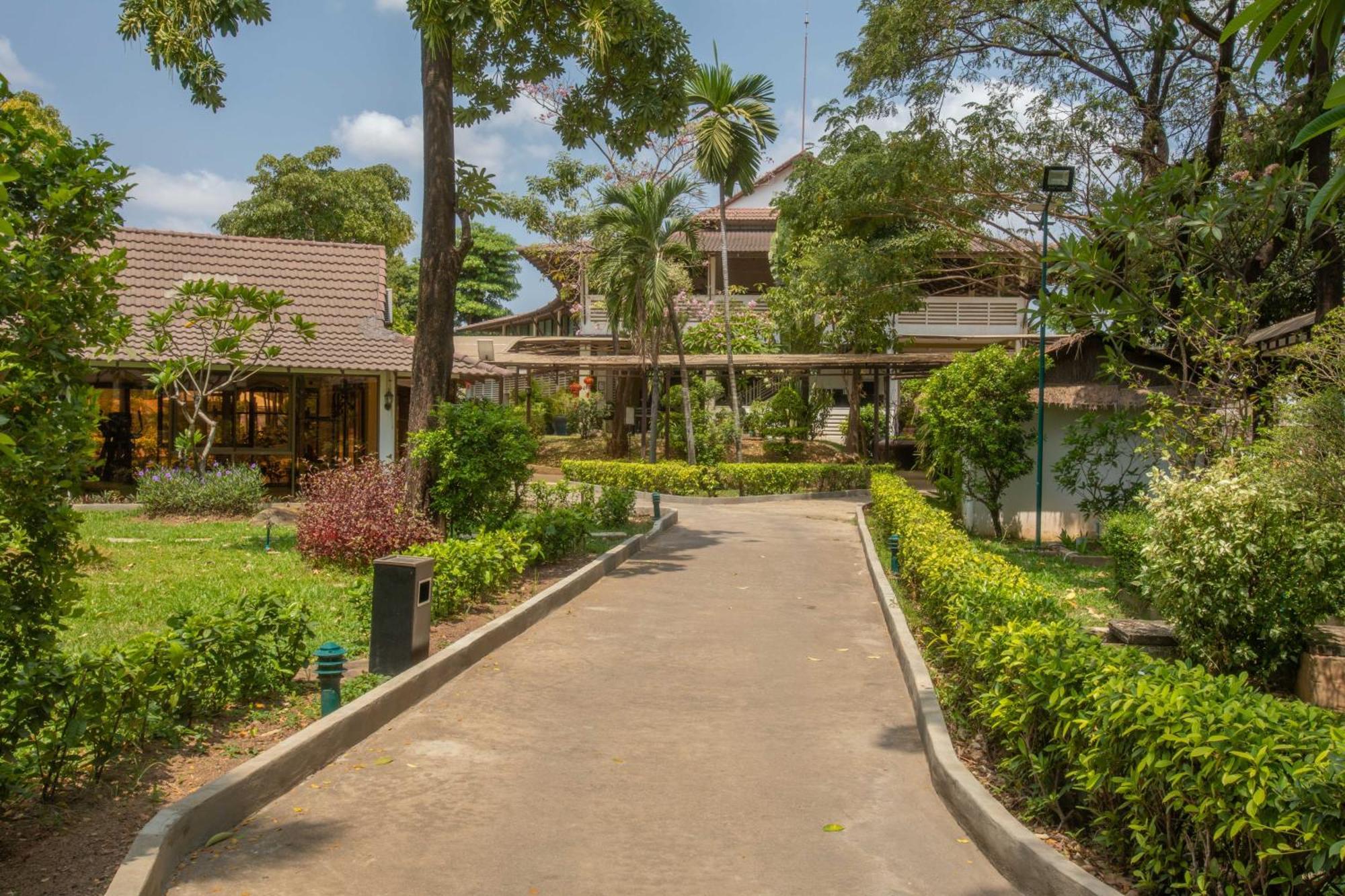 แคมโบเดียนคันทรีคลับ Hotel พนมเปญ ภายนอก รูปภาพ
